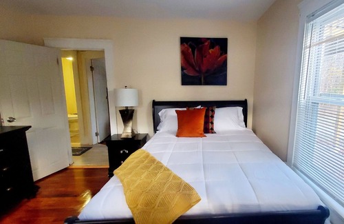 Sharon Casa | Perfect 2 bedroom,free parking 15min to Gillette stadium