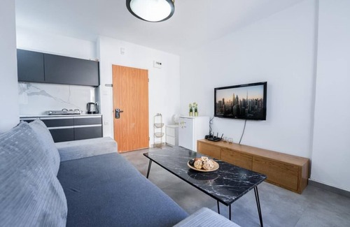 Bat Yam Apartamento | Perfect 2-bedroom Sea View apartment in Bat Yam with WiFi