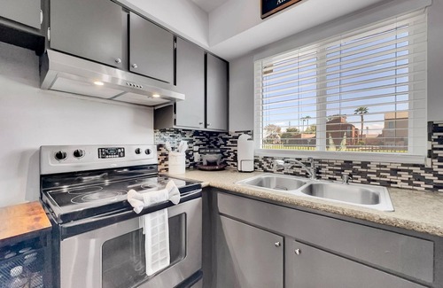 Tempe Casa | Perfect 3/2 Patio Home! Pool Close! Private Courtyard!