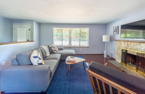 Mercer Island Casa | Perfect 3BR House in Mercer Island w/ Outdoor Area