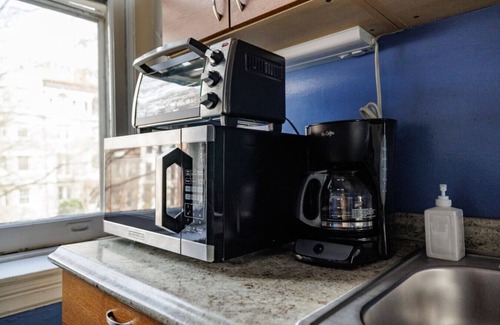Adams Morgan Apartamento | Perfect Adams Morgan Location! Charming & Historic