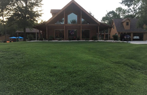 Madison County Casa | Perfecto Aggie Game Day Place o Cottage Oasis aislado para una escapada.