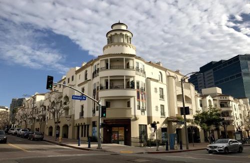 Westwood Apartamento | Perfect Apt near UCLA w Parking Gym Pool WIFI in Westwood B3