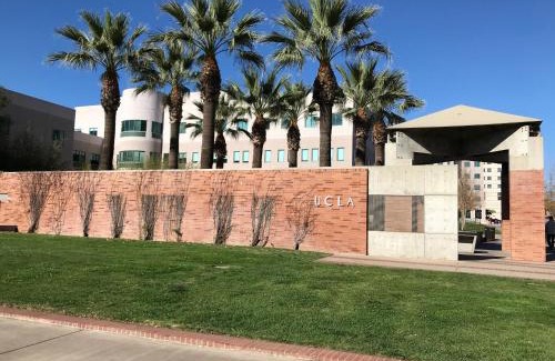 Westwood Apartamento | Perfect Apt near UCLA w Parking Gym Pool WIFI in Westwood B3