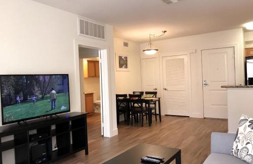 Westwood Apartamento | Perfect Apt near UCLA w Parking Gym Pool WIFI in Westwood B3