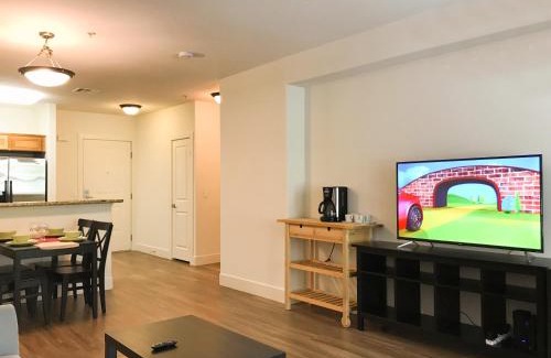 Westwood Apartamento | Perfect Apt near UCLA w Parking Gym Pool WIFI in Westwood B3