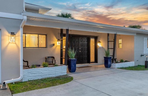 Satellite Beach Casa | PERFECT BEACH GETAWAY for 6-10