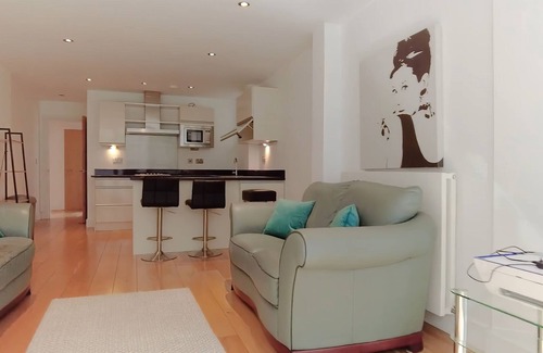 St Luke's Apartamento | Perfect blend of modern convenience &urban charm.