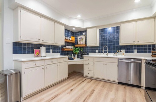 San Angelo Casa | Perfect blend of style and serenity in this 3-br, 2-bath bungalow guest house.