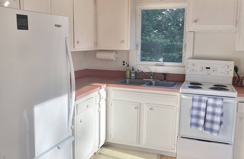 West Hyannisport Casa | Perfect bungalow near the beach in historic Craigville Village