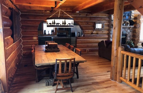 Oakley Cabina | Amplio refugio de montaña cerca de Smith & Morehouse en una propiedad privada de 17 acres