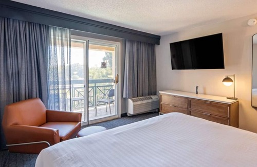 San Ramon Casa | Perfect Choice for Groups! 4 Units with Balconies, Free Parking Onsite!