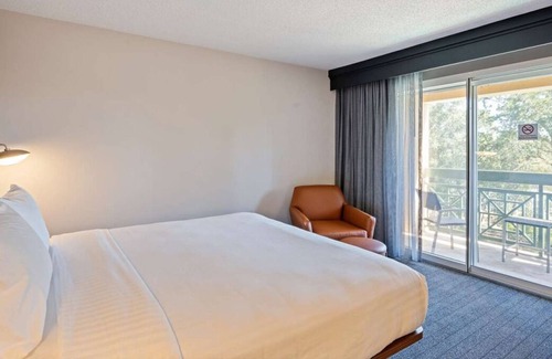 San Ramon Casa | Perfect Choice for Groups! 4 Units with Balconies, Free Parking Onsite!