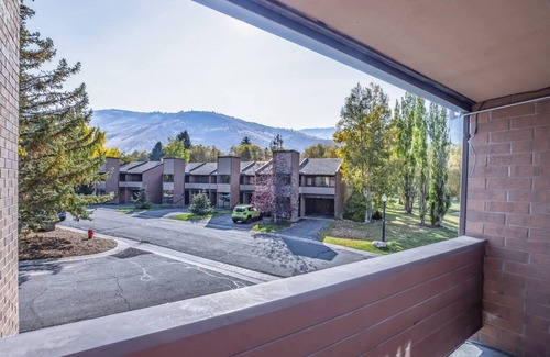 North Park City Villa | Perfect Condo in Heart of PC, with Pool & Hot Tub!