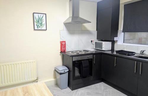 Wolverhampton Casa | Perfect Contractor 4 bed Parking
