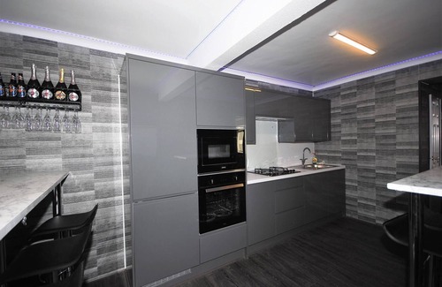 Woodingdean Casa | Retiro perfecto para parejas para relajarse con jacuzzi y sauna