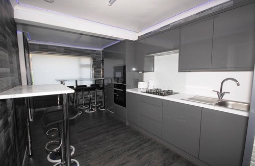 Woodingdean Casa | Perfect Couple Retreat To Relax With Hot Tub&sauna