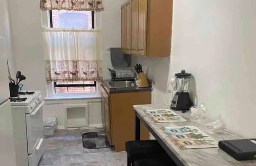 Norwood Apartamento | perfect cozy apartment close to convinience store adn the D train . hospital