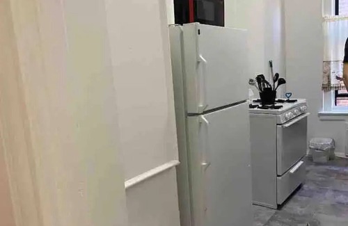Norwood Apartamento | perfect cozy apartment close to convinience store adn the D train . hospital