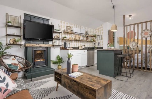 Sale Creek Casa | Perfect cozy bungalow for a weekend away or a week fishing🐟