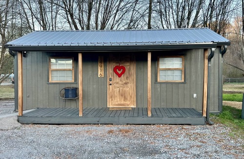 Sale Creek Casa | Perfect cozy bungalow for a weekend away or a week fishing🐟