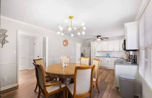 Garner Casa | Perfect cute home in Garner w firepit & king bed