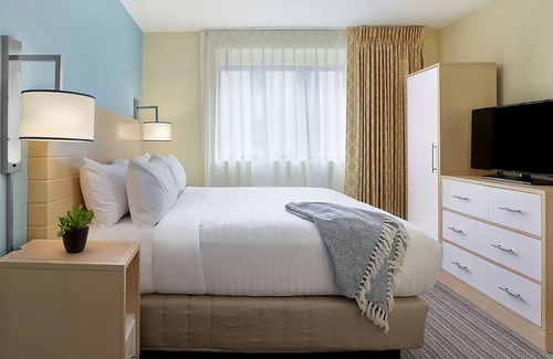 Central Business District Hotel | Perfect Downtown Base w/Spacious Rooms, Ideal for Musical Legends Park