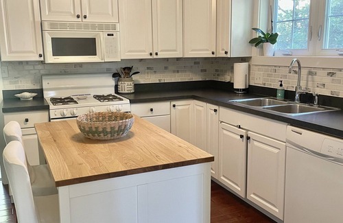 Harbor Springs Casa | Perfect Downtown Harbor Springs Retreat – Walk Everywhere!