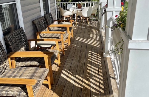 Harbor Springs Casa | Perfect Downtown Harbor Springs Retreat – Walk Everywhere!