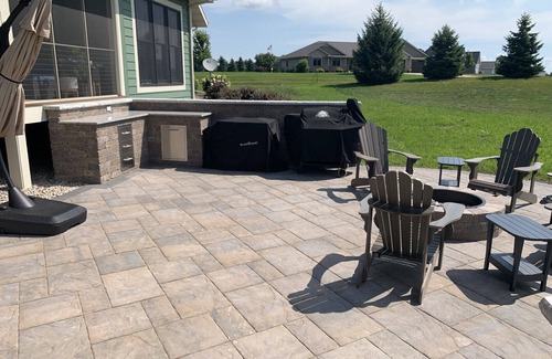 Butte Des Morts Casa | Perfect EAA Rental for a large group less than 10 miles from EAA!