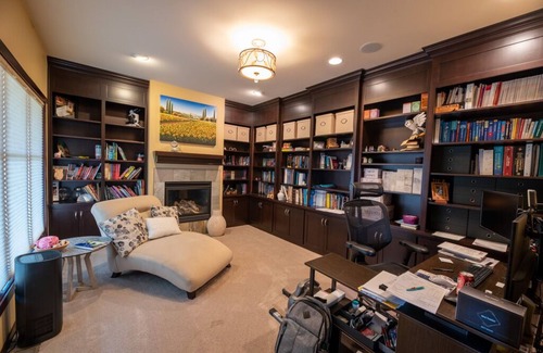 Butte Des Morts Casa | Perfect EAA Rental for a large group less than 10 miles from EAA!