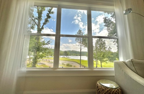Cedar Bluff Casa | Perfect Escape to "Stilts". Lake, Pool, Hottub, kayaks, and countless fun!