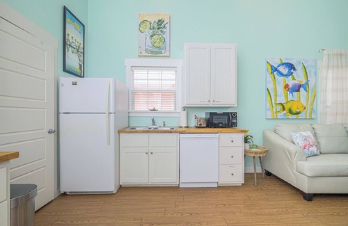 Rockport Cabaña | Perfect Family Fun | Pool, King Bed+BBQ+Sleeps 6