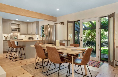 Eagle-Vail Casa | Perfect Family Getaway, Hot Tub, W/Private Fenced Yard, Beautiful Outdoor Area