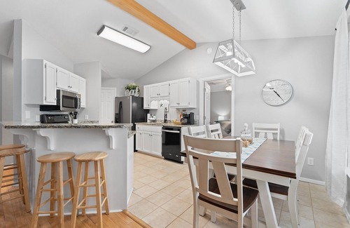 Pensacola Casa | Perfect Family Stay-Pet Friendly-Large Yard-Close To Beaches and Activities!