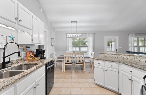 Pensacola Casa | Perfect Family Stay-Pet Friendly-Large Yard-Close To Beaches and Activities!