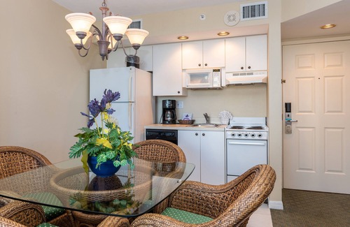 Fort Myers Beach Hotel | Perfect Family Getaway: 3 Suites w/ Private Balconies & Scenic Views