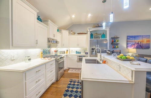 Graford Cabaña | Perfect fisherman’s getaway. Picturesque cottage on deep water cove.