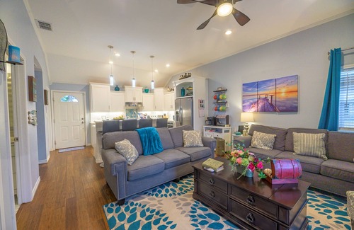 Graford Cabaña | Perfect fisherman’s getaway. Picturesque cottage on deep water cove.