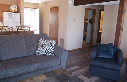 Lake Ozark Condominio | Perfect for a Family, End Unit, Near the Swimming Pool!
