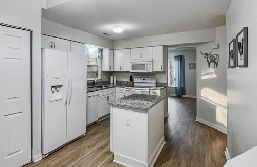 Richmond Casa | Perfect for Extended Stays! Pet Friendly, Short Pump Location