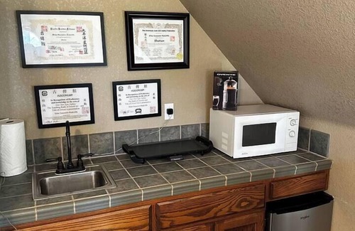 McKinleyville Apartamento | Perfect for family visiting a Cal Poly Student!