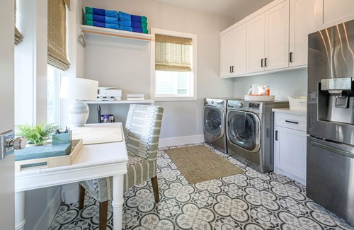 Beachside Village Casa | Perfect for Families & Groups/ Sleeps 14/ Large Table Seats 14/ + Full Amenities