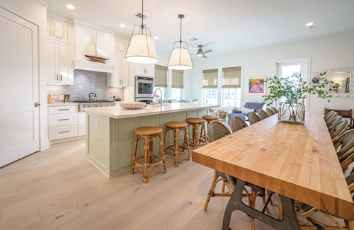 Beachside Village Casa | Perfect for Families & Groups/ Sleeps 14/ Large Table Seats 14/ + Full Amenities