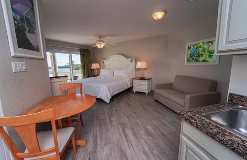 Crystal Harbour Complejo | Perfect For Family & Friends! 4 Spacious Rooms, Beachfront Property, Onsite Pool