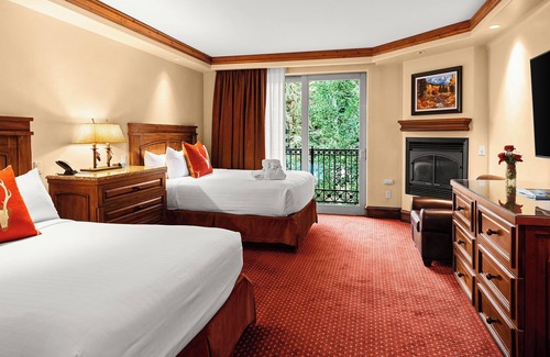Vail Hotel | Perfect for Groups! 2 Spacious Units, Onsite Parking, Onsite Restaurant