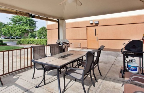 Horsham Casa | Perfect for Groups! 3 Pet-friendly Units, Kitchen, Free Parking