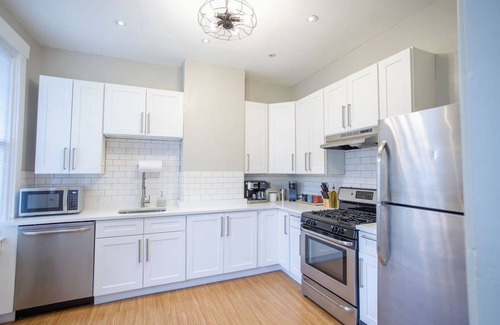 South Hills Casa | Show Stopping 5BR, Sleeps 14