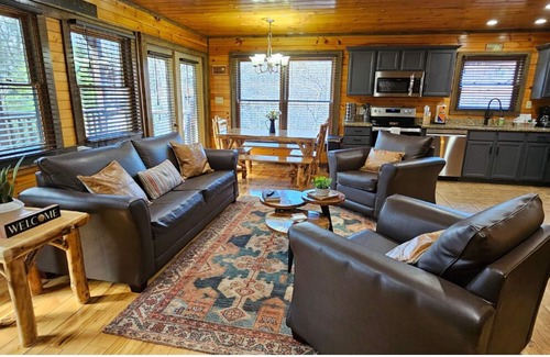 Hemlock Hills Cabina | Perfect for Large Families 5BR Gatlinburg Cabin w/ Game Room, Theater & HotTub