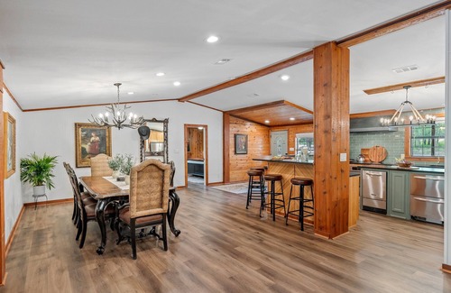 Edgewood Casa | Perfect for Large Groups- Hot tub | Kayaks
